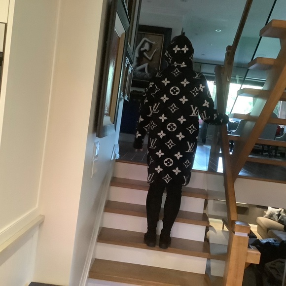 Louis Vuitton Gorgeous Coat New Black White with hood ,big front pockets ❤️❤️❤️ - Picture 4 of 11